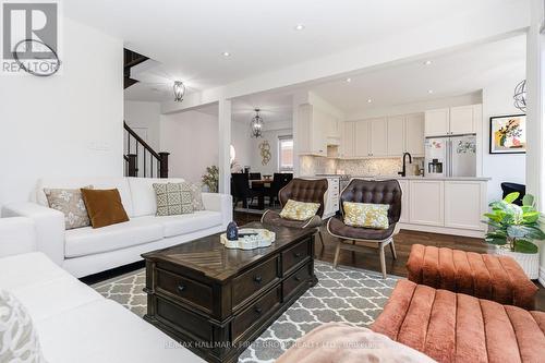 15 Hesham Drive, Whitby, ON - Indoor Photo Showing Living Room