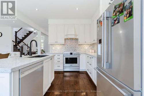 15 Hesham Drive, Whitby, ON - Indoor Photo Showing Kitchen With Upgraded Kitchen