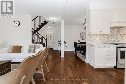 15 Hesham Drive, Whitby, ON - Indoor Photo Showing Kitchen With Upgraded Kitchen