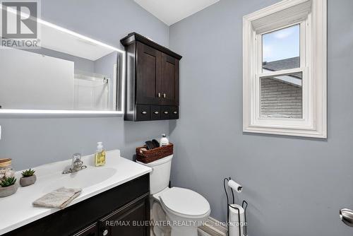 210 Hill Street, Central Huron (Clinton), ON - Indoor Photo Showing Bathroom