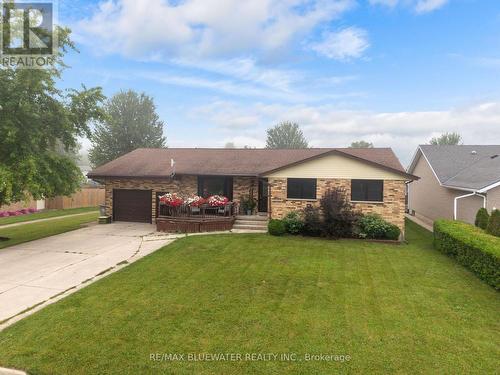 210 Hill Street, Central Huron (Clinton), ON - Outdoor