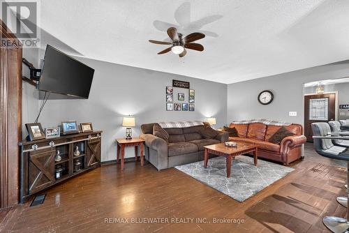 210 Hill Street, Central Huron (Clinton), ON - Indoor Photo Showing Living Room