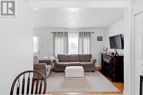 59 Queen St, Thessalon, ON - Indoor Photo Showing Living Room