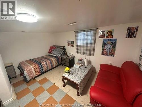 880 Moy Avenue, Windsor, ON - Indoor
