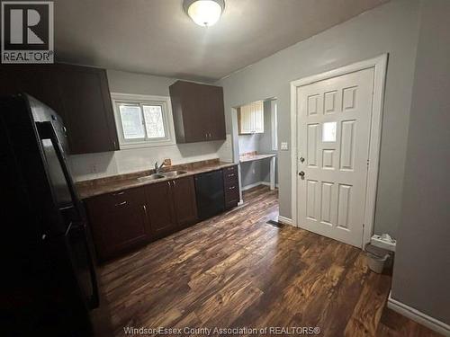 880 Moy Avenue, Windsor, ON - Indoor