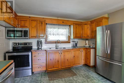1887 Ellis Road, Severn (Coldwater), ON - Indoor Photo Showing Kitchen With Double Sink