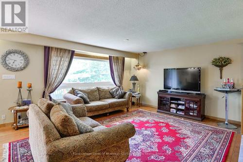 1887 Ellis Road, Severn (Coldwater), ON - Indoor Photo Showing Living Room