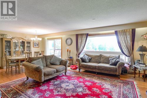 1887 Ellis Road, Severn (Coldwater), ON - Indoor Photo Showing Living Room