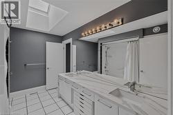 Dual vanity with integrated sinks and a continuous surface - 