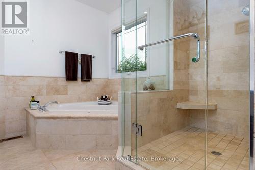 Spa tub - 133 Lakeshore Road E, Blue Mountains, ON - Indoor Photo Showing Bathroom