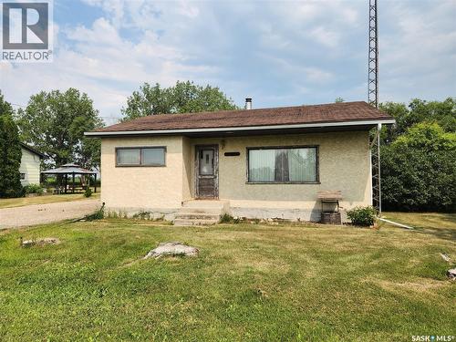 215 Menzies Street, North Portal, SK - Outdoor