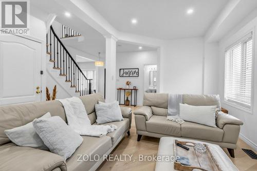 1911 Swan Street, Innisfil, ON - Indoor Photo Showing Living Room