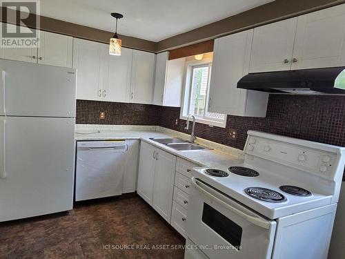 90 Cole Road, Guelph, ON - Indoor Photo Showing Kitchen With Double Sink