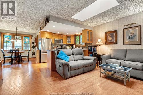 1335 Laurier Drive, Lasalle, ON - Indoor Photo Showing Living Room