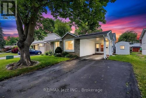 22 DEERPARK CRESCENT  Clarington (Bowmanville), ON L1C 3M3