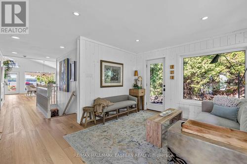 1052 Tedford Lane, Douro-Dummer, ON - Indoor Photo Showing Living Room