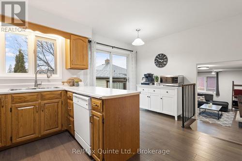 310 Bridge Street W, Belleville (Belleville Ward), ON - Indoor Photo Showing Kitchen With Double Sink