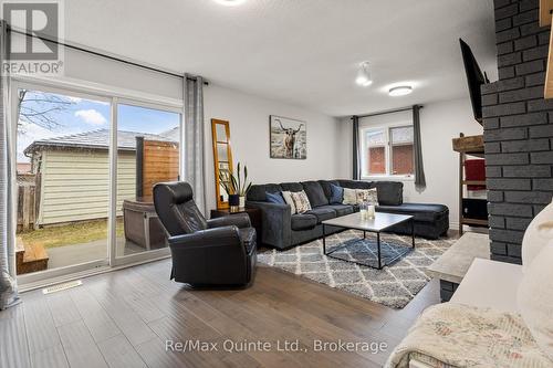 310 Bridge Street W, Belleville (Belleville Ward), ON - Indoor Photo Showing Living Room
