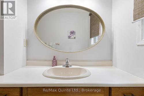 310 Bridge Street W, Belleville (Belleville Ward), ON - Indoor Photo Showing Bathroom