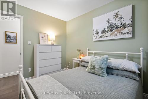 310 Bridge Street W, Belleville (Belleville Ward), ON - Indoor Photo Showing Bedroom