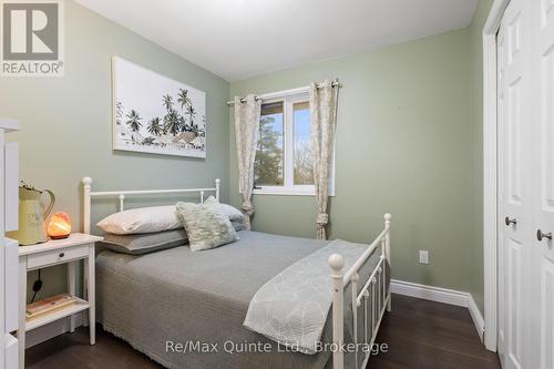 310 Bridge Street W, Belleville (Belleville Ward), ON - Indoor Photo Showing Bedroom