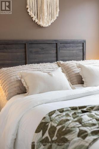 310 Bridge Street W, Belleville (Belleville Ward), ON - Indoor Photo Showing Bedroom