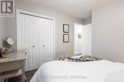 310 Bridge Street W, Belleville (Belleville Ward), ON - Indoor Photo Showing Bedroom