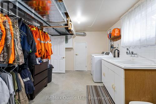 310 Bridge Street W, Belleville (Belleville Ward), ON - Indoor Photo Showing Laundry Room