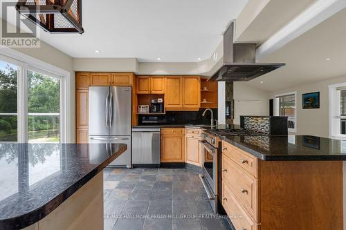 3644 Shadow Creek Road, Severn, ON - Indoor Photo Showing Kitchen With Stainless Steel Kitchen