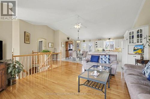 5029 Canaan Road, Clarence-Rockland, ON - Indoor Photo Showing Living Room