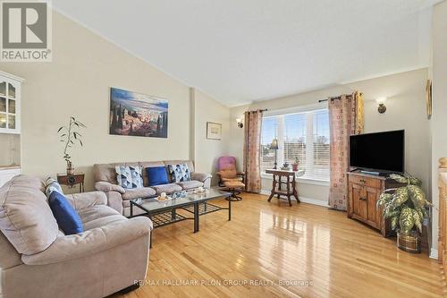5029 Canaan Road, Clarence-Rockland, ON - Indoor Photo Showing Living Room