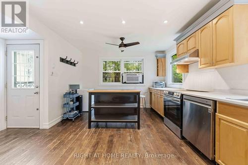 73 Hobart Crescent, Ottawa, ON - Indoor Photo Showing Kitchen
