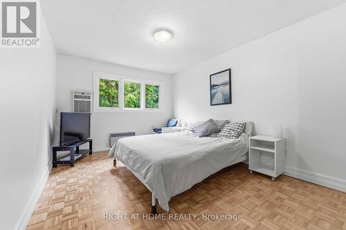 73 Hobart Crescent, Ottawa, ON - Indoor Photo Showing Bedroom