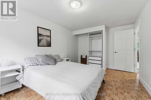 73 Hobart Crescent, Ottawa, ON - Indoor Photo Showing Bedroom