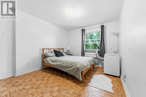 73 Hobart Crescent, Ottawa, ON - Indoor Photo Showing Bedroom