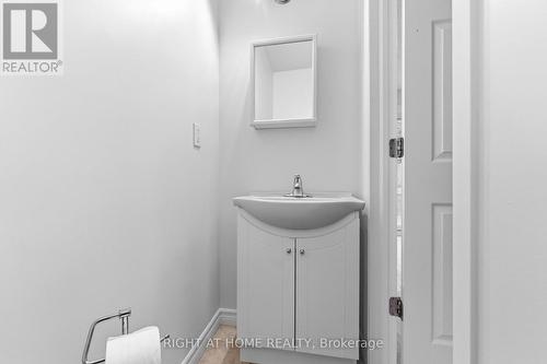 73 Hobart Crescent, Ottawa, ON - Indoor Photo Showing Bathroom
