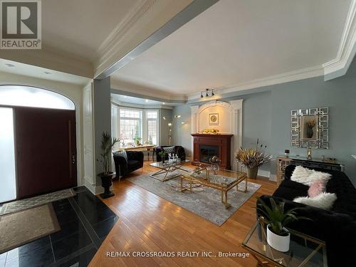 129 Lakeland Crescent, Richmond Hill, ON - Indoor Photo Showing Living Room With Fireplace