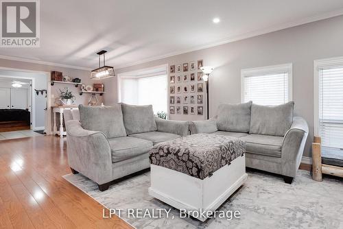 34 Cedar Creek Road, Springwater, ON - Indoor Photo Showing Living Room