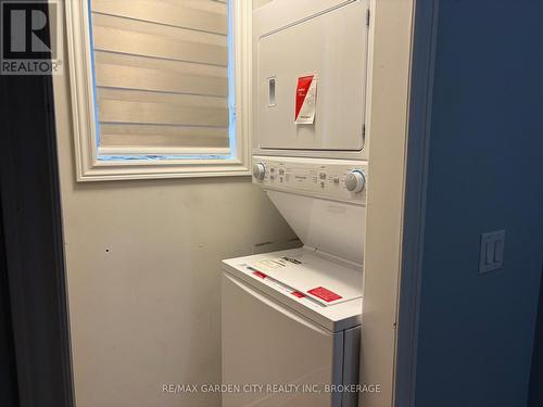 33 Bounty Avenue, Thorold (Rolling Meadows), ON - Indoor Photo Showing Laundry Room