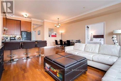 2001 - 1121 BAY STREET , Toronto, Ontario M5S 3L9 5