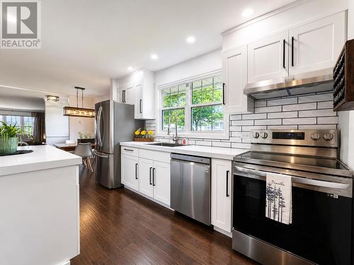 164 Palace, Sault Ste. Marie, ON - Indoor Photo Showing Kitchen With Stainless Steel Kitchen With Upgraded Kitchen