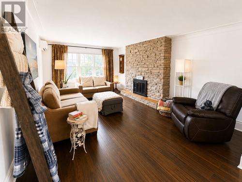 164 Palace, Sault Ste. Marie, ON - Indoor Photo Showing Living Room With Fireplace