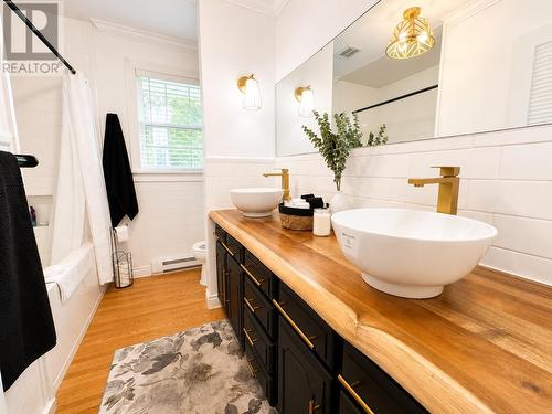 164 Palace, Sault Ste. Marie, ON - Indoor Photo Showing Bathroom