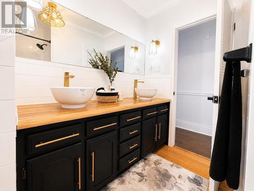 164 Palace, Sault Ste. Marie, ON - Indoor Photo Showing Bathroom