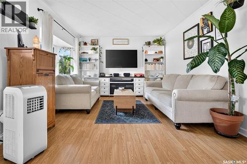 1032 Lillooet Street W, Moose Jaw, SK - Indoor Photo Showing Living Room
