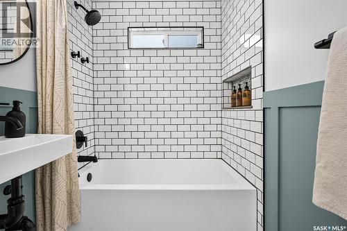 1032 Lillooet Street W, Moose Jaw, SK - Indoor