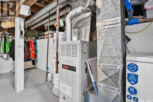 1032 Lillooet Street W, Moose Jaw, SK - Indoor Photo Showing Basement