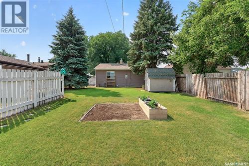 1032 Lillooet Street W, Moose Jaw, SK - Outdoor With Backyard