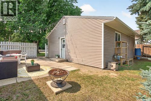 1032 Lillooet Street W, Moose Jaw, SK - Outdoor With Exterior