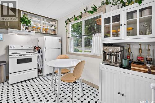 1032 Lillooet Street W, Moose Jaw, SK - Indoor Photo Showing Kitchen